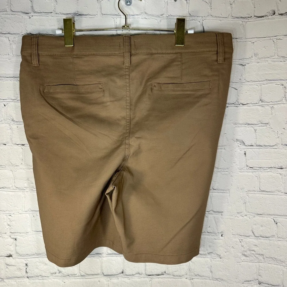 New Express Mens Dark Khaki Stretch Shorts 8 Inch Inseam Size 36 MEX615MM